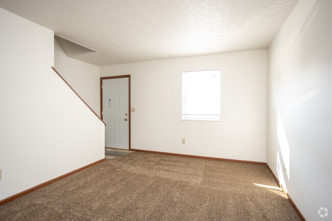 2BR, 1BA - 850 SF