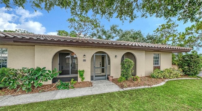 Building Photo - 515 Rousseau Dr