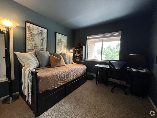 Building Photo - 688 Wilson Way Unit 1 Rental