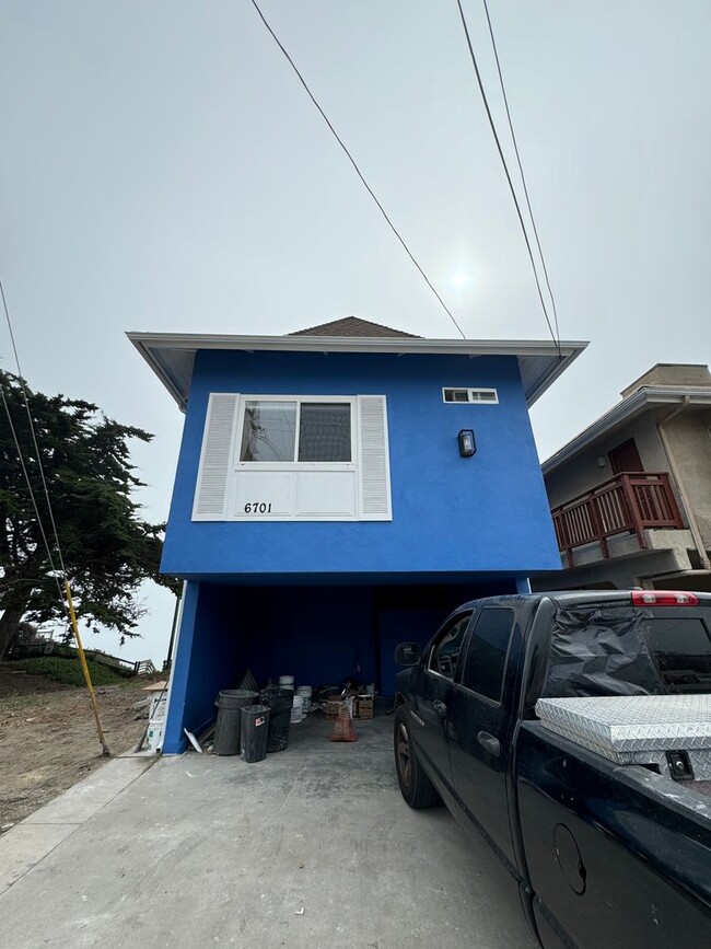 Building Photo - 6701 Del Playa Dr Unit 1 Rental