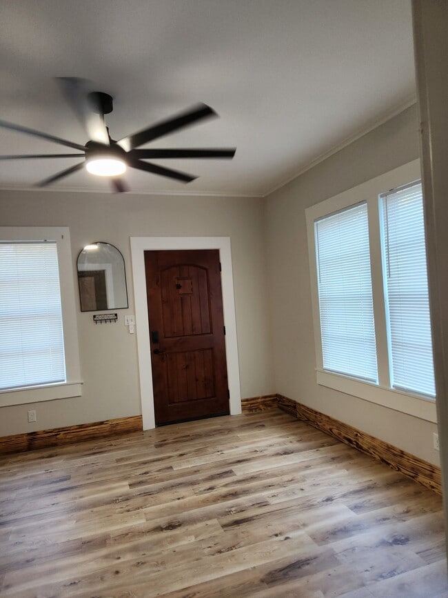 Photo - 3512 Alexander Ave Unit 3512
