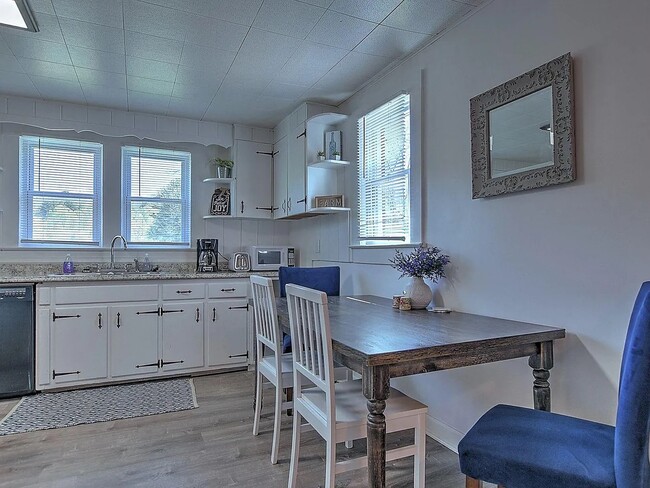 Photo - 1601 Cherokee Rd