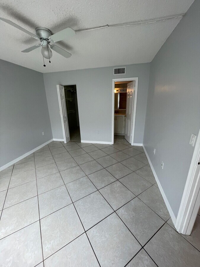 Photo - 142 NW 91st Ave Unidad 104