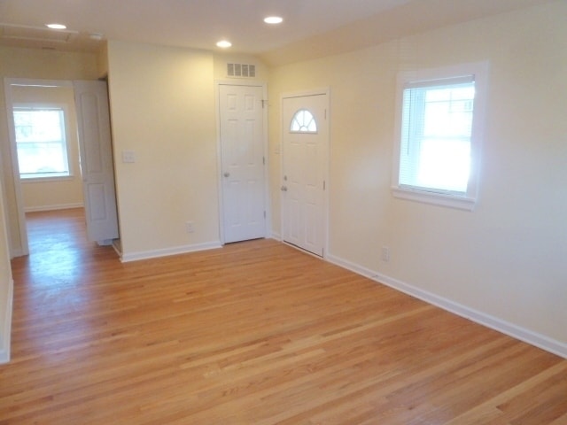 Photo - Renovated one bedroom cottage in downtown ...