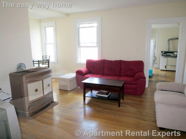 Building Photo - 112 Thorndike St Rental