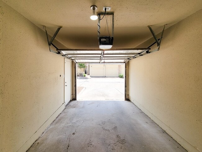 Photo - 755 Bering Dr Unit B