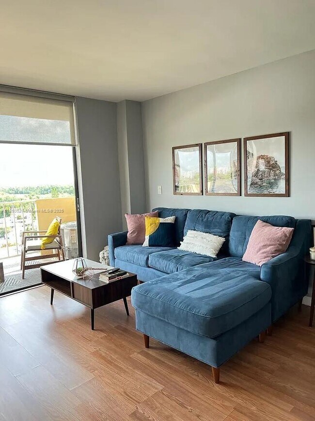 Photo - 2350 NE 135th St Unidad 0