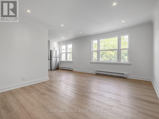 Photo - 8 Markdale Ave Unit 2