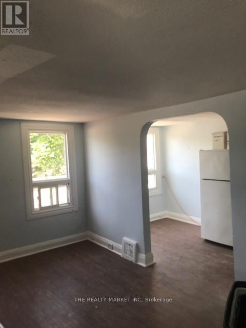 Photo - 430 Simcoe St S