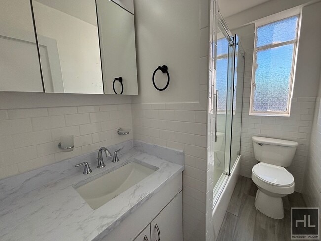 Photo - FIFTH AVENUE Unit 6D