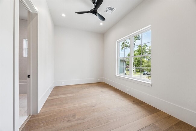 Building Photo - 7203 Tickner St