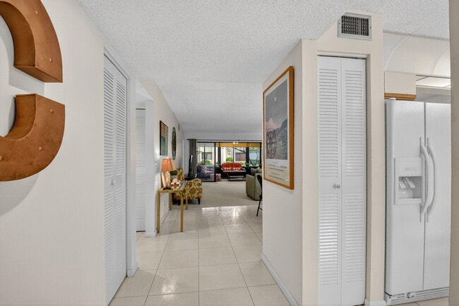 Photo - 5560 Fairway Park Dr Unit 102