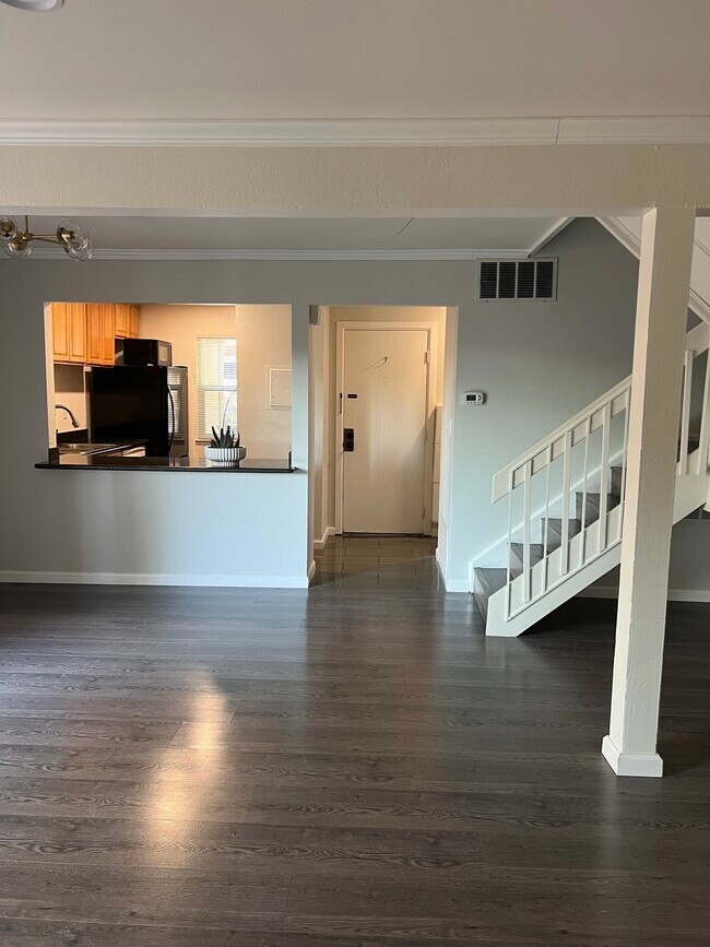 Photo - 1520 Parkwood Pl Townhome