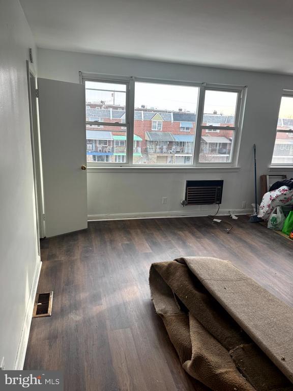 Photo - 7258 Mansfield Ave