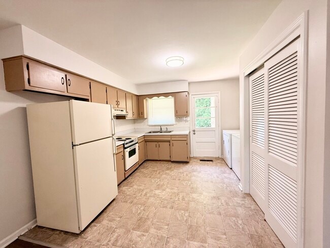 Photo - 708 Greenbriar Dr