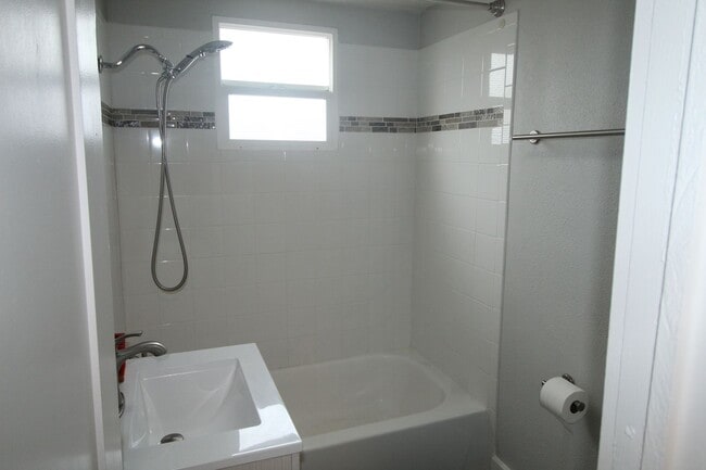 Photo - 1711 E Bridgeport Ave