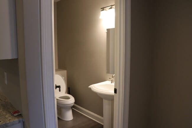 Photo - 715 Rockingham Rd