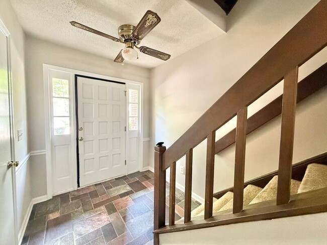 Photo - 6011 Dixon Dr