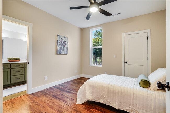 Photo - 319 S College Ave