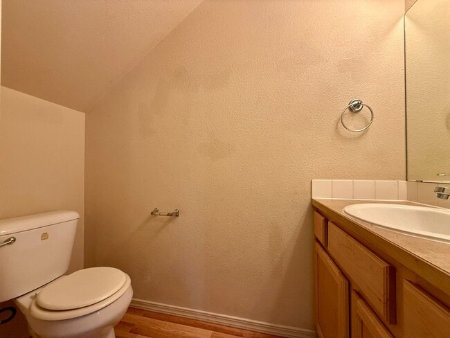 Photo - SCHEDULE A TOUR TO VIEW THIS SPACIOUS TOWNHOME IN REDMOND!!