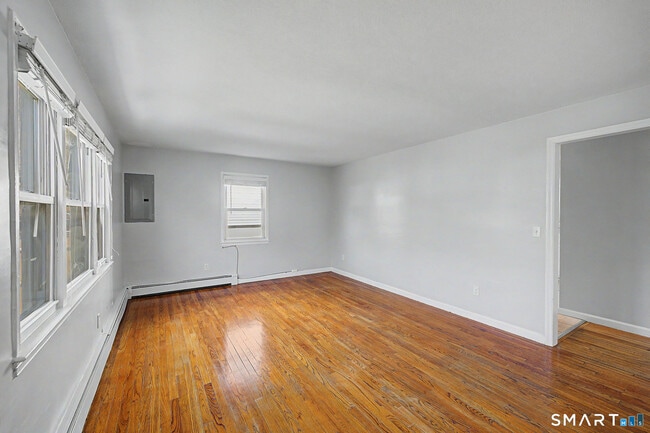 Building Photo - 22 Treat Ave Unit 1