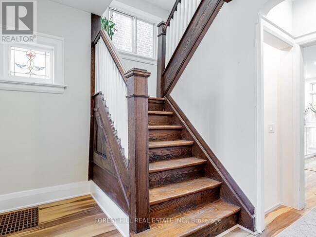 Photo - 186 Westmount Ave