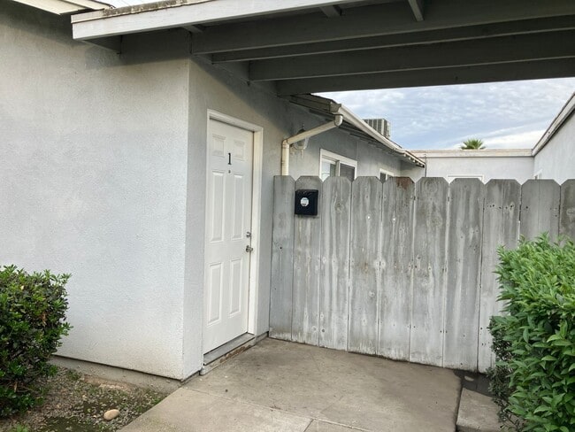 Photo - 1716 Sylvan Ave Unidad 1