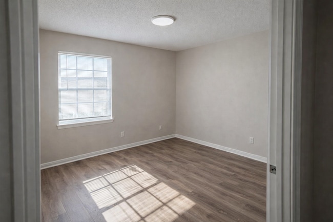 Photo - Heritage Oaks @ Navco (Promotion!)