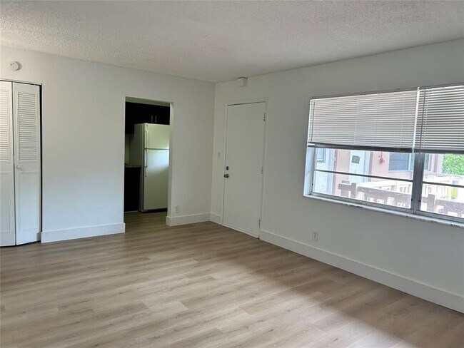 Building Photo - 241 SE 9th Ave Rental