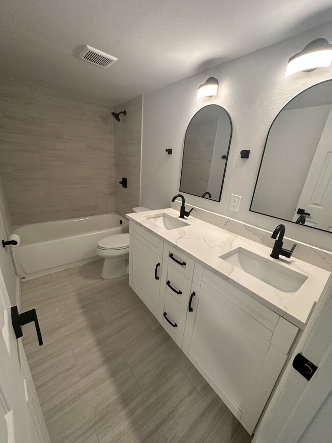 The Flats on 52nd Bathroom - The Flats on 52nd