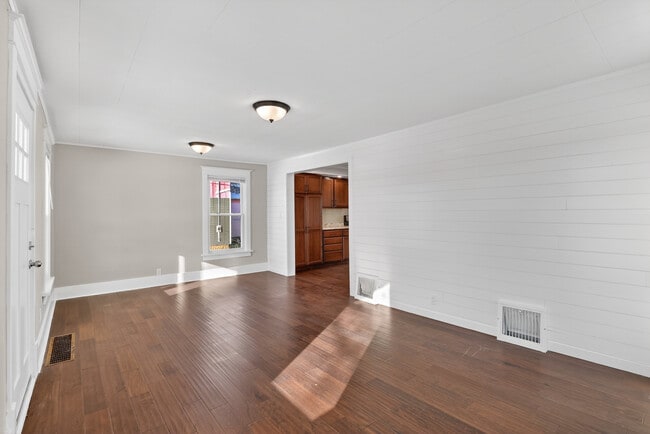 Photo - 428 W Delavan Dr