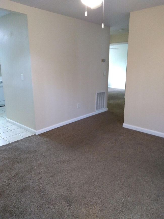 Photo - 211 N Greenbriar Rd