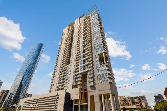 Building Photo - 737 W Washington Blvd Unit 2508A
