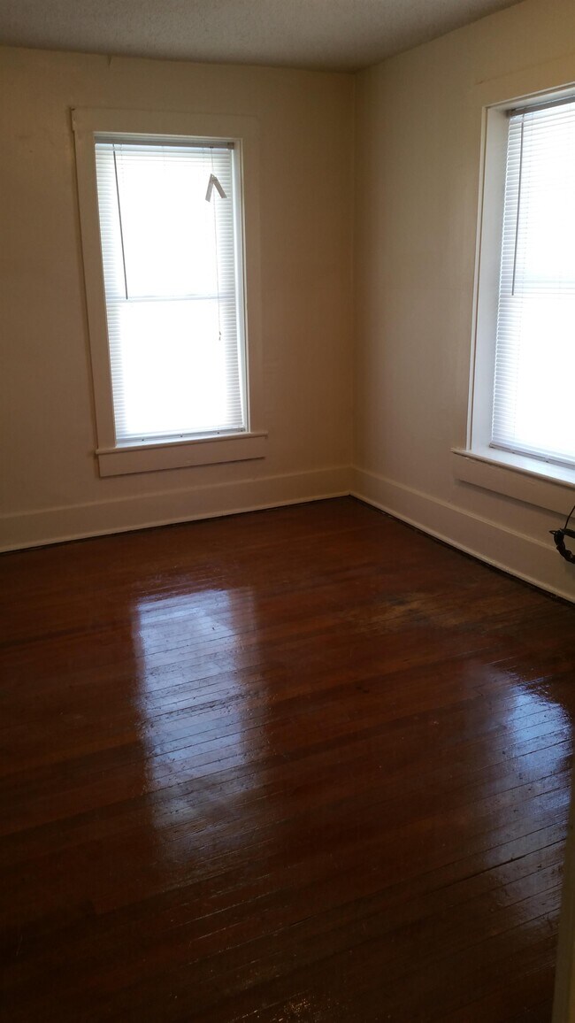 Photo - 702 N 6th St