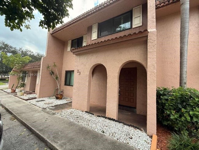 Building Photo - 23 N Valencia Dr Unit 2-32