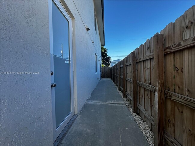 Photo - 2931 NW 57th St Unit A