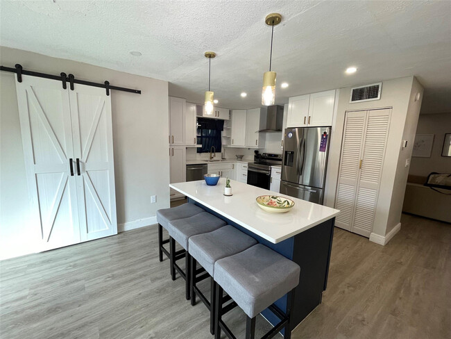 Photo - 4000 Del Rio Way