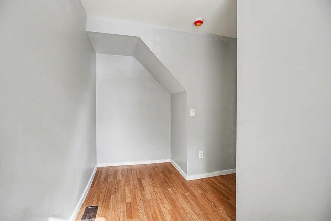 Photo - 126 W Elm St