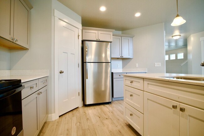 Photo - 1758 W Stone Gate Dr