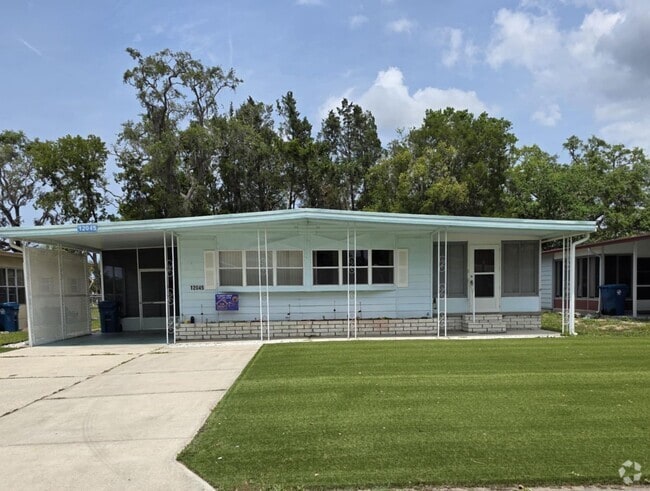 Building Photo - 2 BEDROOM 2 BATHROOM ON THE GOLF COURSE Rental
