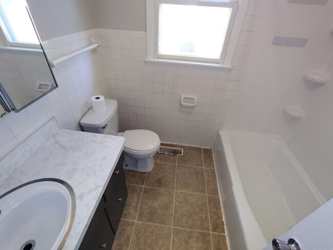 Photo - 214 W Berry St Unit 1/2