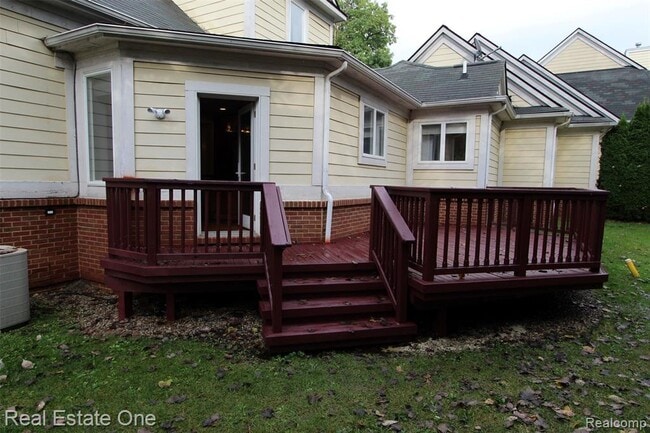 Photo - 1090 Oakwood Dr