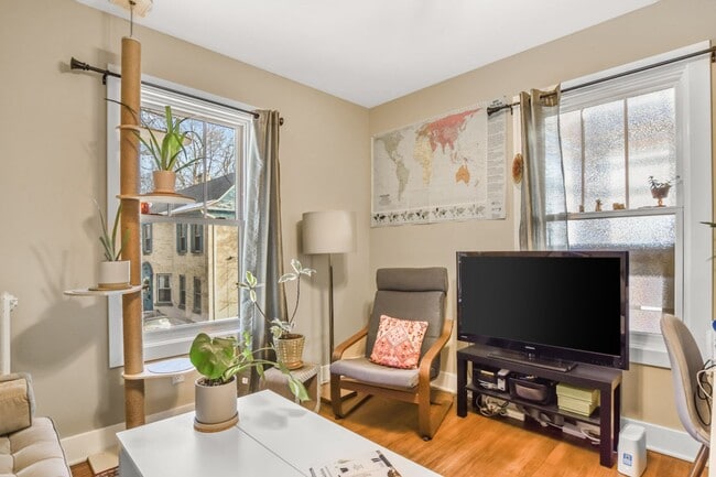 Photo - 1319 Rutledge St Unidad #2