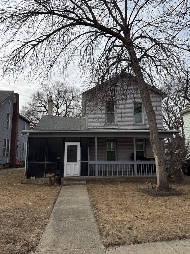 Building Photo - 1002 S Chicago Ave