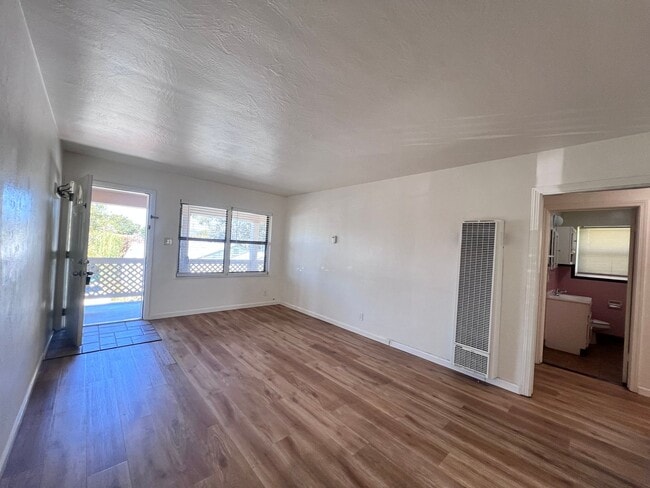 Photo - SPACIOUS 2 BEDROOM/1 BATH AVAILABLE IN HAYWARD CA !!!!