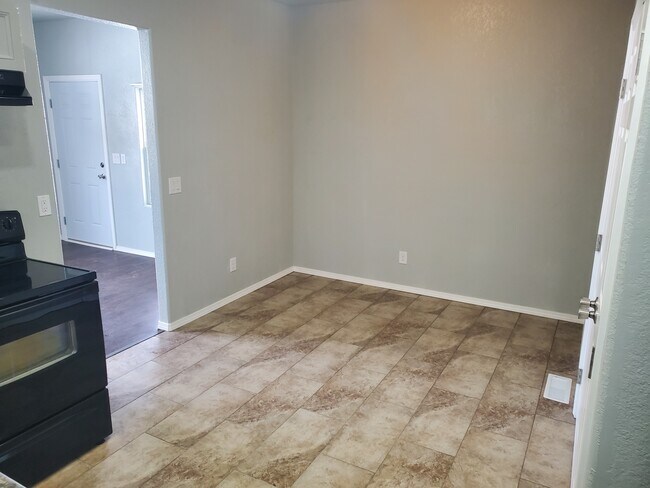 Photo - 535 S Grant Ave Unit Apt A