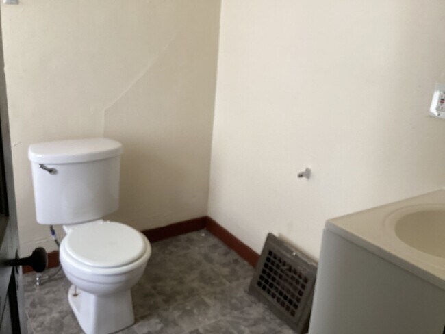 Photo - 2637 N Holton St Unidad Lower