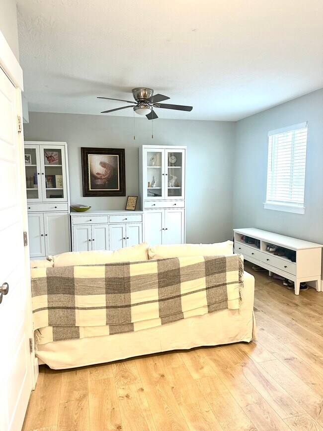 Photo - 9948 N Elkhorn Rd Unit Basement Apartment