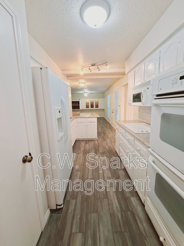 Photo - 1005 Harness Ln