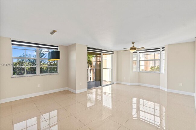 Photo - 19655 E Country Club Dr Unidad 6501
